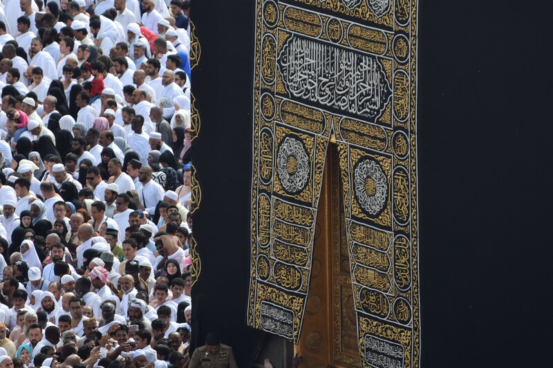 Multazam | Tempat Istimewa Berdoa di Masjidil Haram