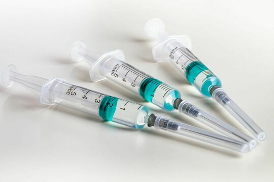 Mulai 2025, Vaksin Meningitis & Polio Wajib untuk Jamaah Umrah
