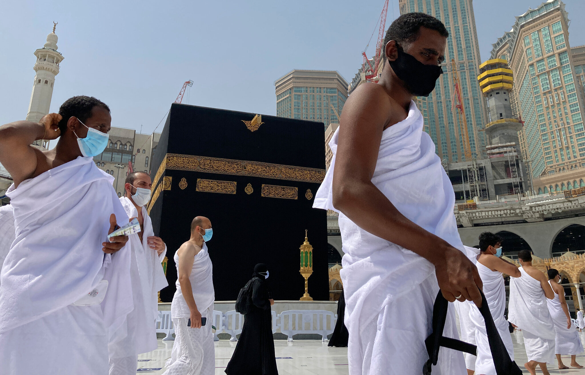 Hadapi Cuaca Panas saat Umroh & Haji, Ibadah Lebih Nyaman