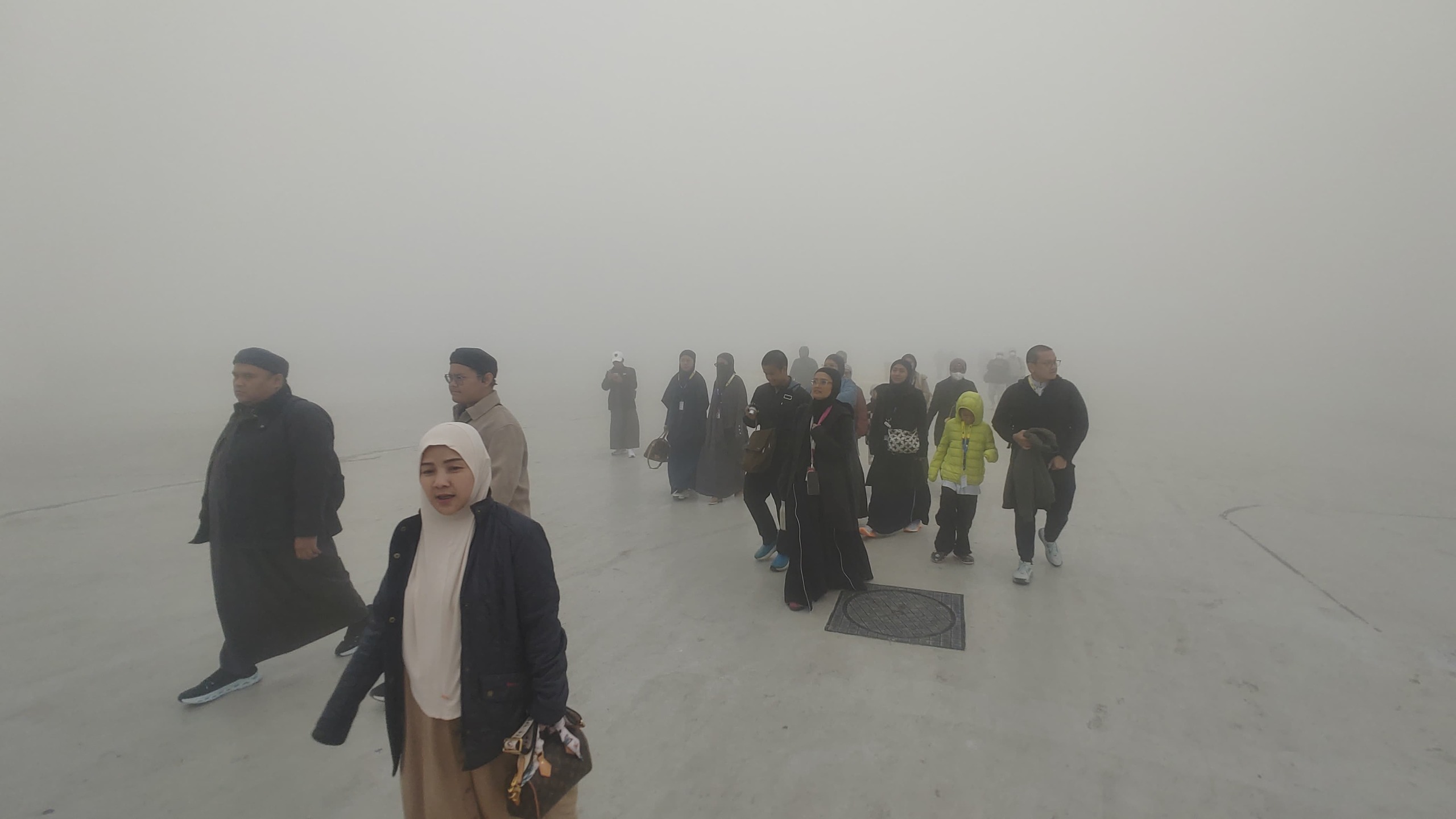 Tips Umroh Musim Dingin: Tetap Nyaman Ibadah Meski Suhu Madinah 7°C Tips Umroh Musim Dingin: Tetap Nyaman Ibadah Meski Suhu Madinah 7°C