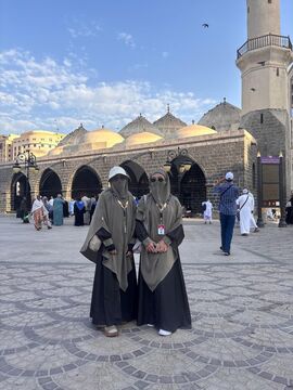 UMROH WITH BESTIE: IBADAH YANG MENGUATKAN PERSAHABATAN