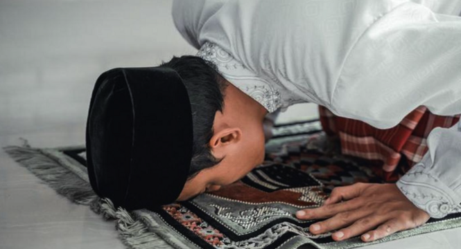 Bacaan Sholat Lengkap dari Niat hingga Salam Sesuai Tuntunan Rasulullah SAW