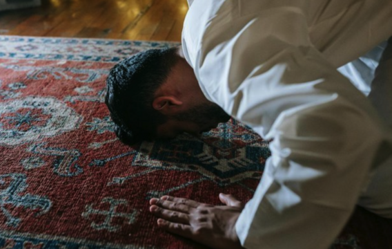 Tata Cara dan Bacaan Sholat Taubat Nasuha Lengkap Sesuai Sunnah