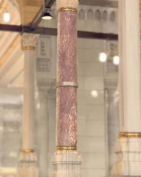 Benarkah Tiang Pink di Masjidil Haram Berkaitan dengan Isra Mi'raj? Ini Fakta Sejarahnya