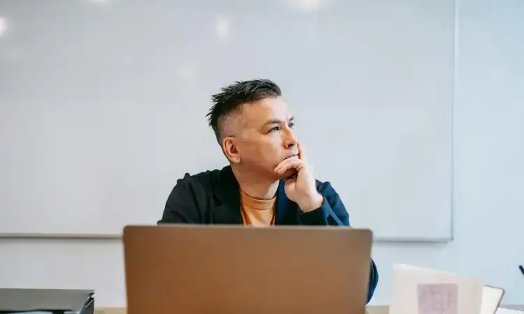 Bisnis Umroh Sepi Padahal Sudah Iklan? Cek Apakah Anda Terjebak dalam Kesalahan 'Branding Jadul' Ini!