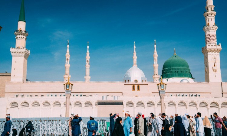 Leads Sering Lepas? Ini Cara Downselling Meningkatkan Penjualan Paket Umroh!
