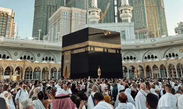 5 Strategi Diferensiasi Layanan Travel Umroh, Solusi Memenangkan Persaingan Bisnis yang Semakin Ketat!