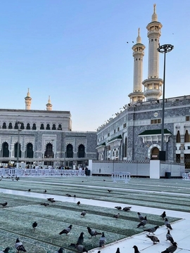 Umroh Bulan November: Cuaca Lebih Sejuk dan Beragam Keuntungannya
