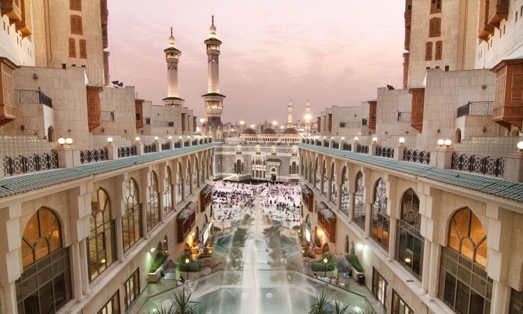 Keunikan Buka Puasa di Mekkah, Pengalaman Baru Saat Umroh!