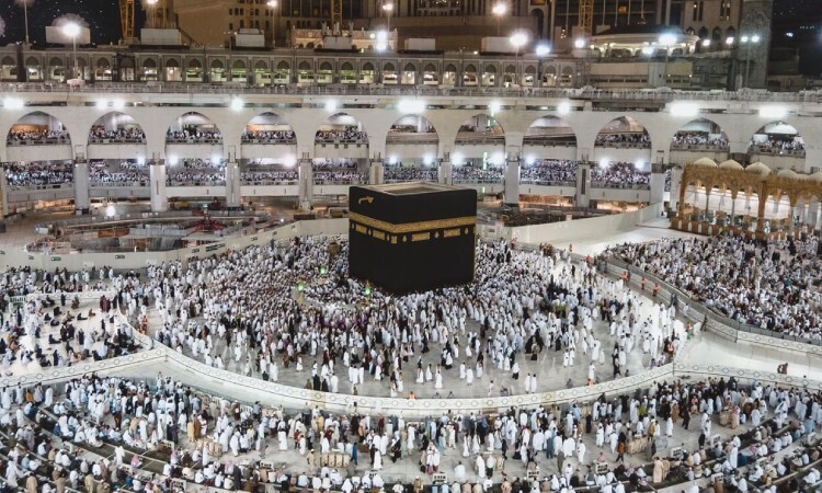 Tarawih di Masjidil Haram, Layanan Tambahan Menarik untuk Paket Umroh