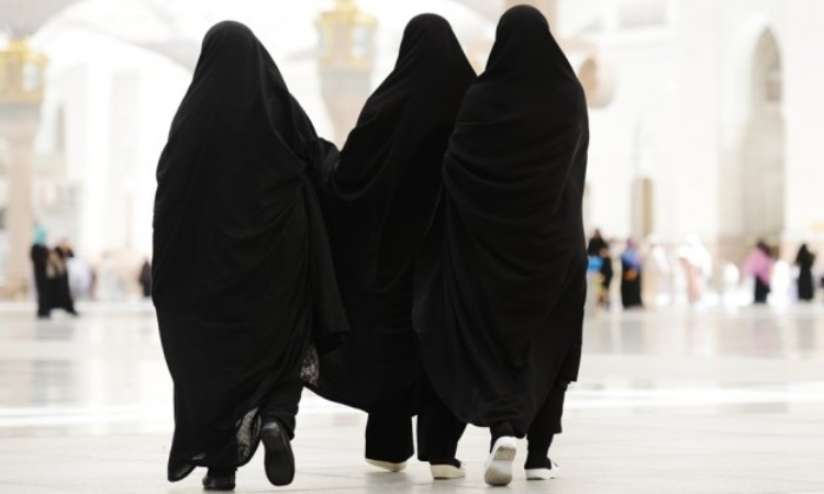 Larangan Haji bagi Wanita dan Denda yang Harus Dibayarkan jika Melanggar