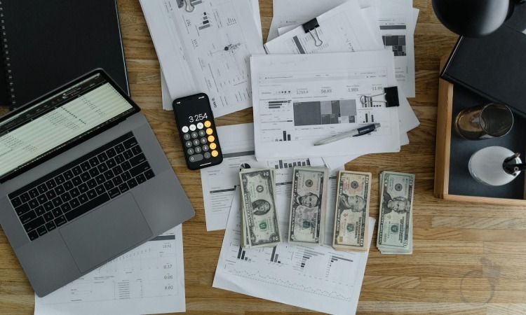 Cara Mengelola Cash Flow Bisnis Travel Umroh agar Keuangan Lancar
