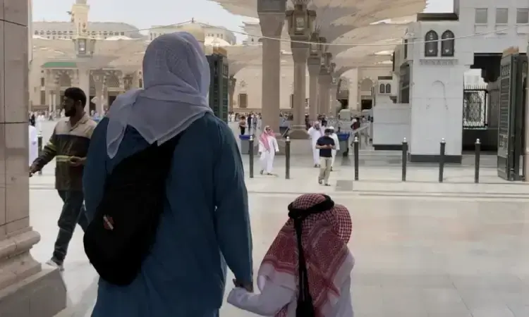 Tips Umroh bersama Anak, Ini yang Wajib Diperhatikan agar Ibadah Lancar!