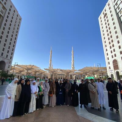 Jamaah Umrah Bahagia Tanpa Jeda di Masjid Nabawi