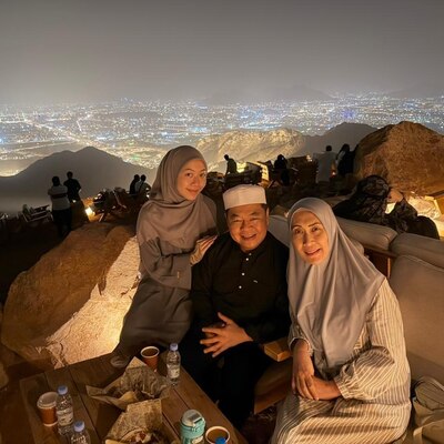 Keluarga Bapak Teguh Setyabudi di Jabal Uhud