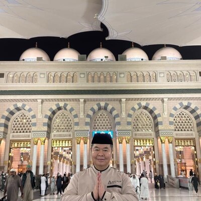Bapak Teguh Setyabudi di Masjid Nabawi