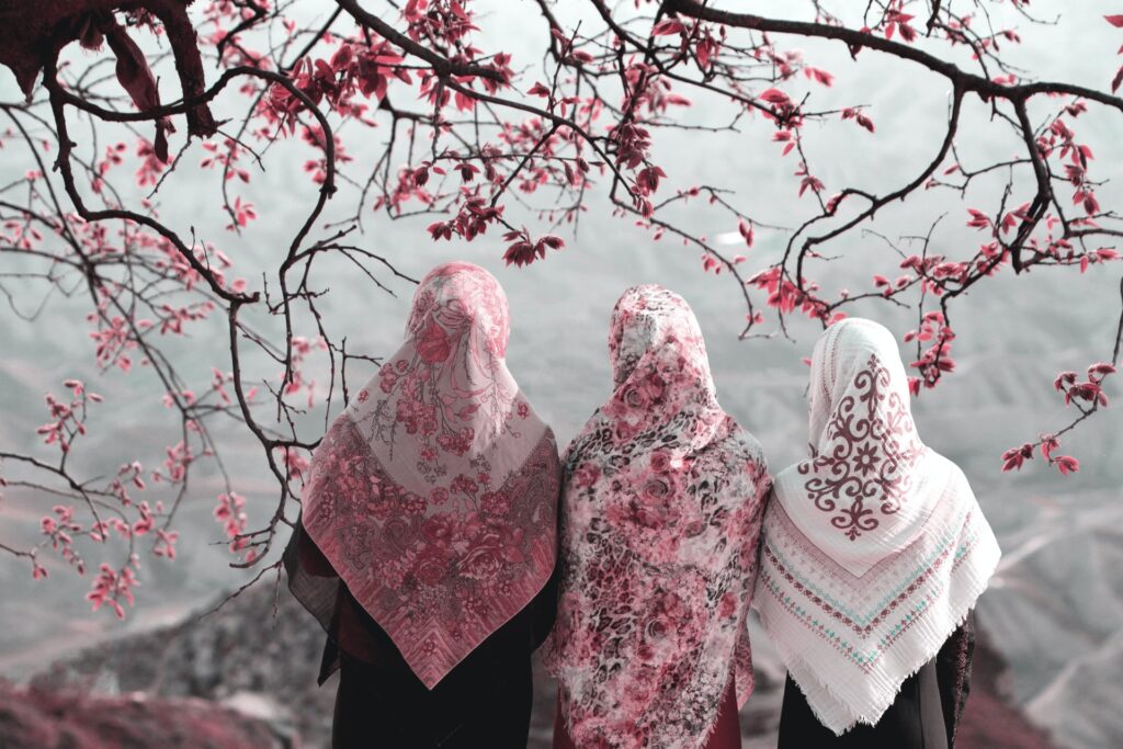 Bersahabat dengan orang sholeh. Sumber: unsplash.com