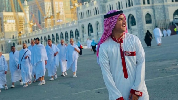 Menggunakan jasa influencer untuk mempromosikan bisnis travel umroh, Sumber: kumparan.com