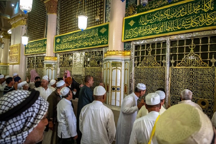 Makam Nabi Muhammad SAW di Masjid Nabawi Madinah, Sumber: news.detik.com
