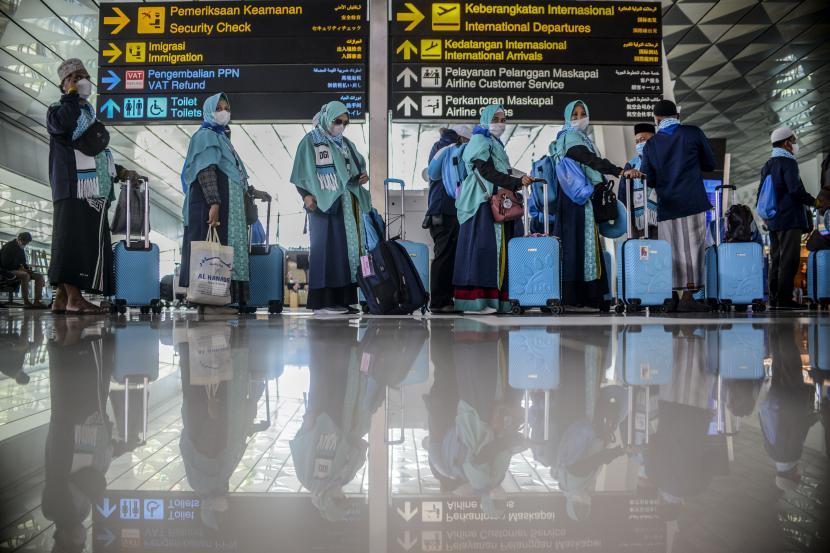 Keberangkatan jamaah umroh menuju Tanah Suci, sumber ihram.co.id