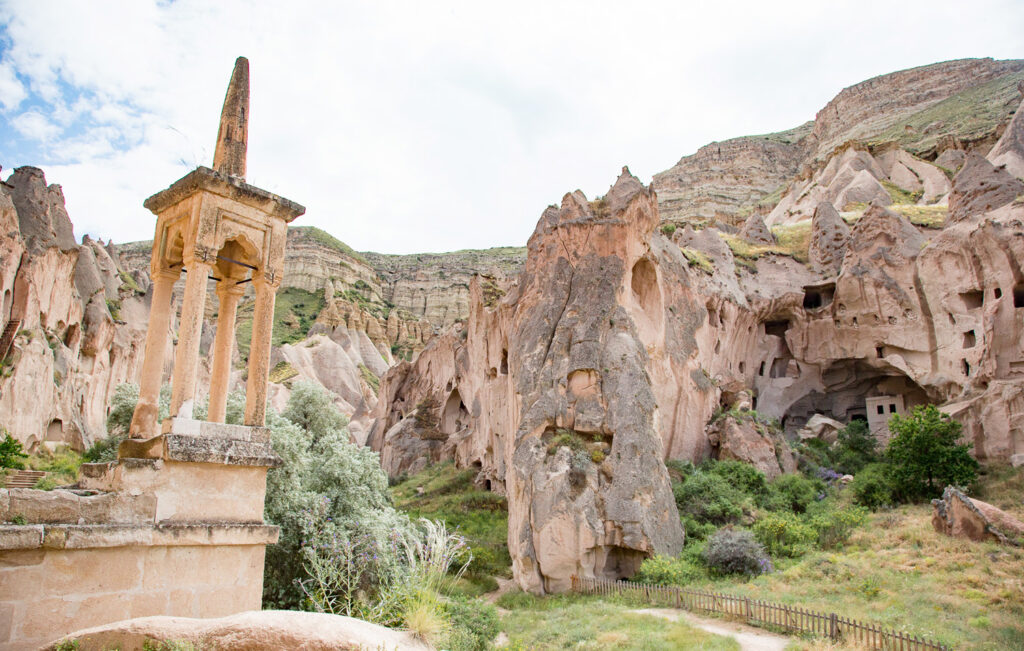 Zelve Open Air Museum, memiliki banyak gua unik. sumber: uchisarcappadocia.org