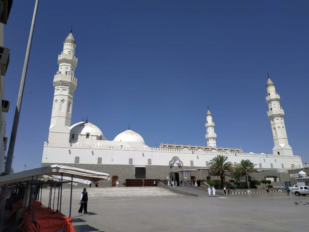 potret Masjid Quba yang kini bertambah luas dan megah. sumber: istockphoto.com