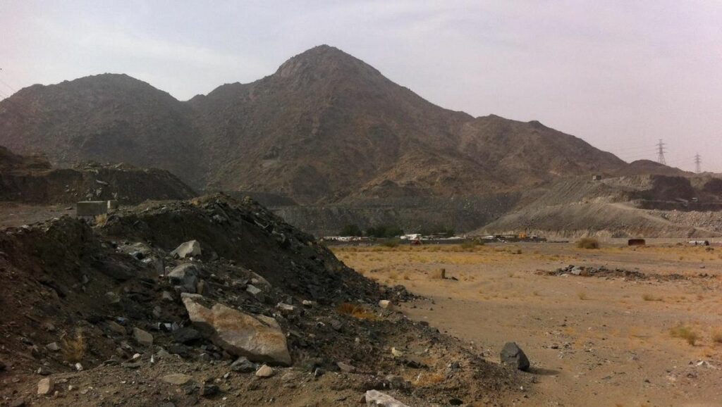 Jabal Tsur, saksi hijrah Rasulullah bersama Abu Bakar. sumber: detik.net.id
