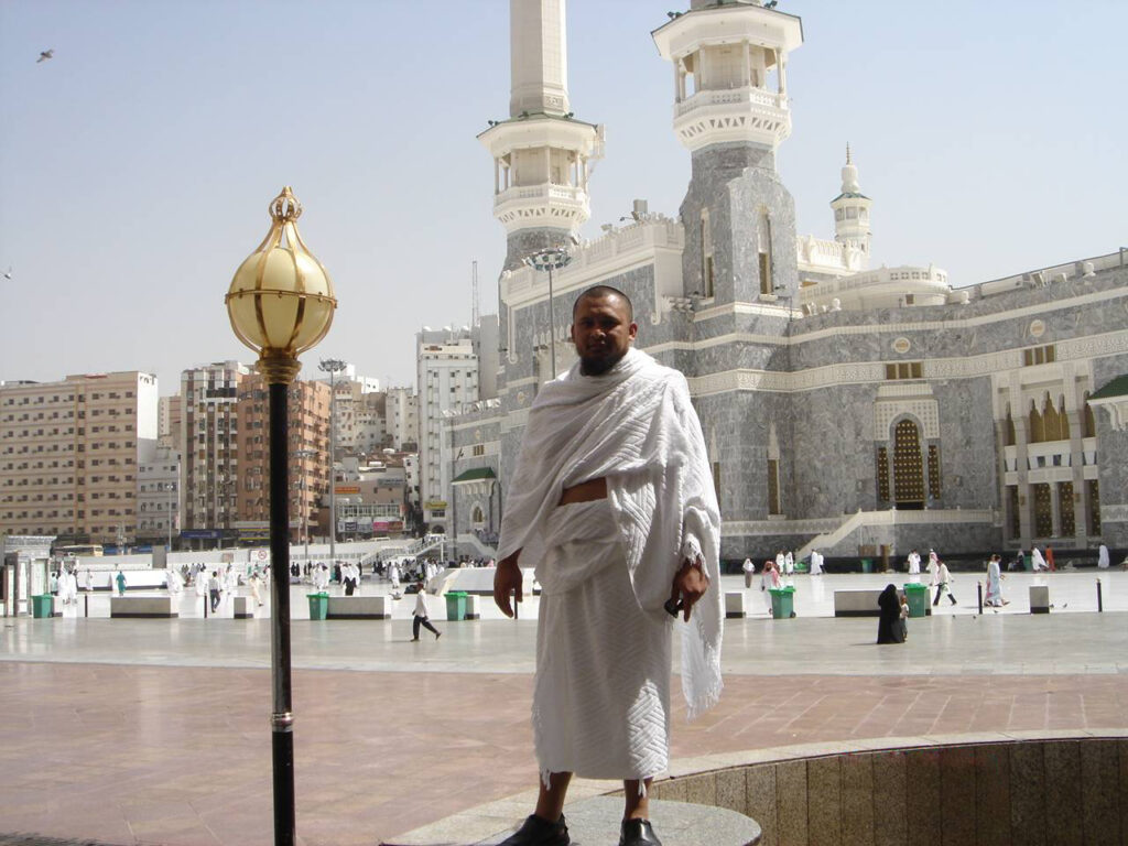 al-idhtiba’, salah satu sunnah berkaitan dengan ihram. sumber: wikimedia.org