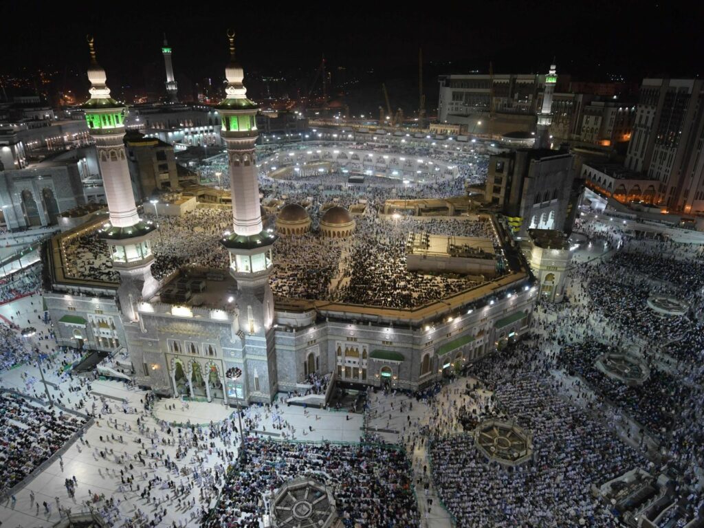 gambaran masjidil haram dari atas, terlihat megah. sumber: mediaindonesia.com