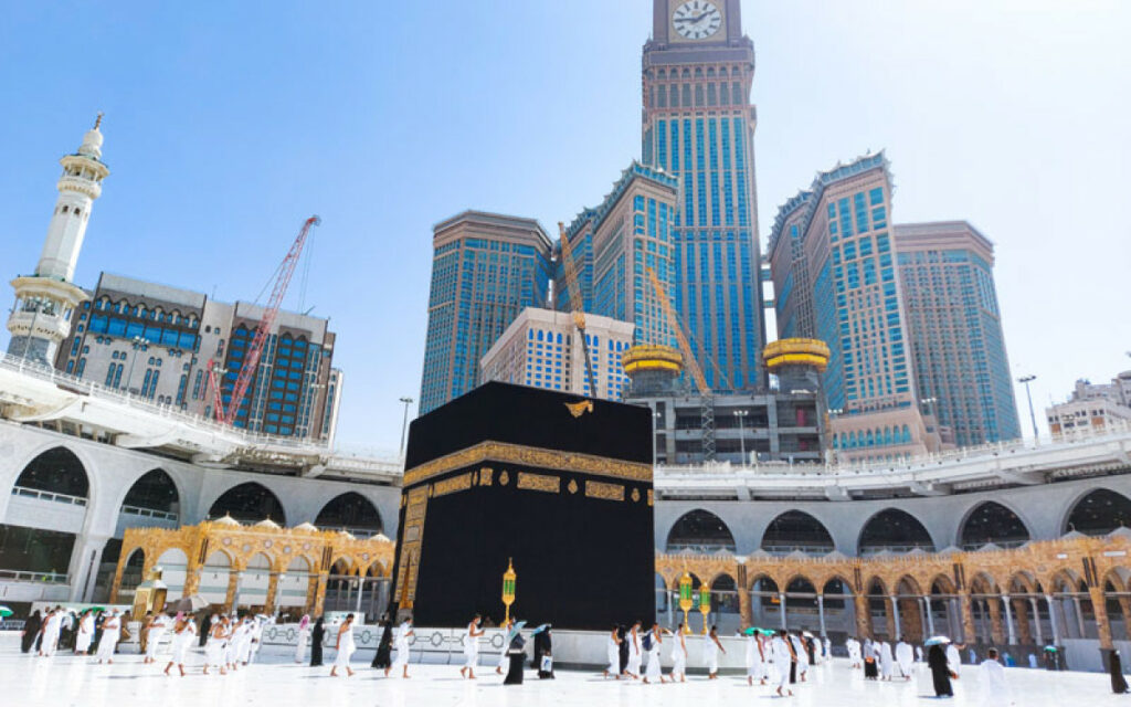 ka'bah, bagian penting dari komplek masjidil haram. sumber: muslimahdaily.com