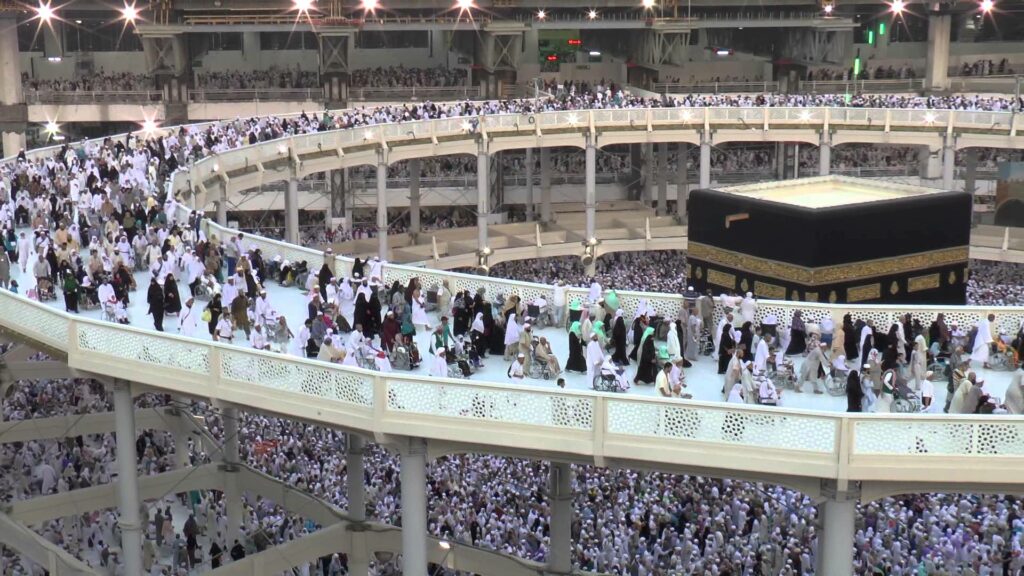 tidak hanya mengelilingi ka'bah, jamaah harus membaca doa khusus. sumber: madaninews.id