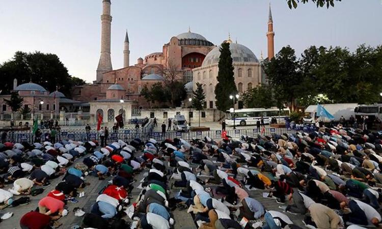 Keadaan Haghia Sophia setelah difungsikan kembali sebagai masjid, Sumber: tempo.co