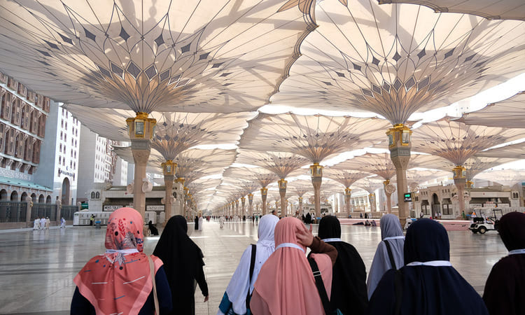 Memaksimalkan layanan travel umroh dengan software manajemen umroh, Sumber: wiranurmansyah.com