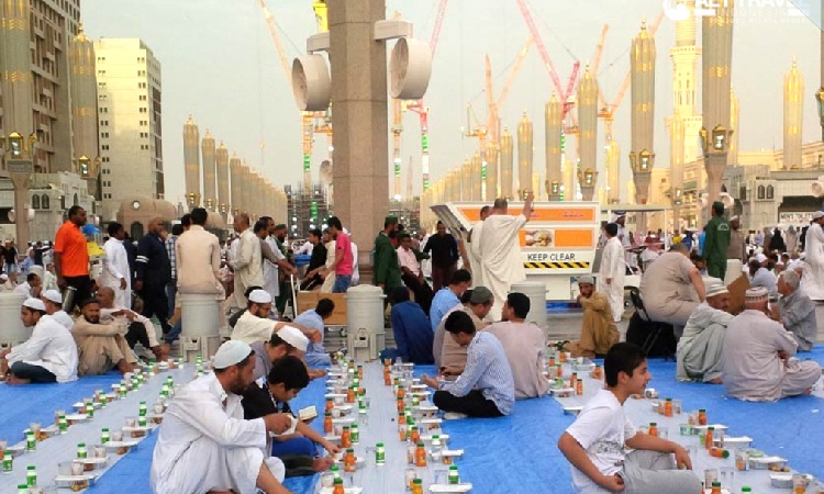 Umroh di bulan Ramadhan, Sumber: aet.co.id