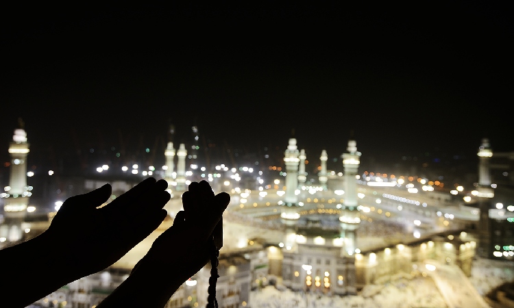 Berdoa saat umroh, Sumber: umroh.com