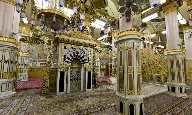 Raudhah di dalam Masjid Nabawi, Sumber: suaramuslim.net