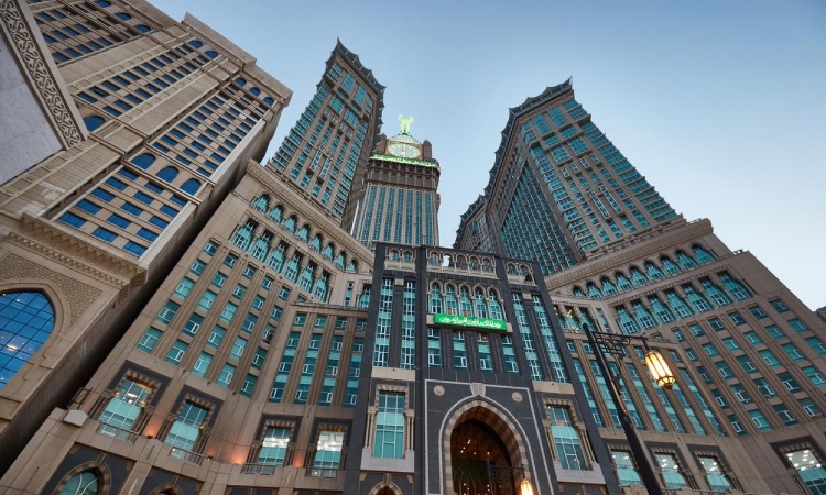 Pelayanan VIP untuk jamaah umroh bintang lima, Sumber: madaninews.id