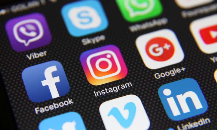 Promosi lewat media sosial, Sumber: curata.com
