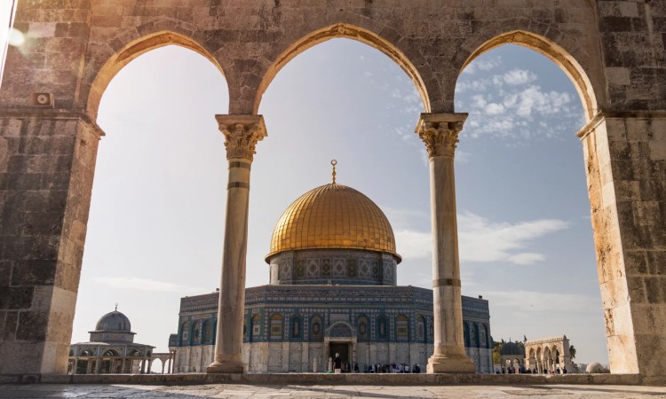 Destinasi wisata halal yang memiliki nilai-nilai Islam, Sumber: wisatamuslimhalal.com