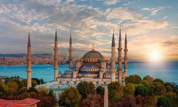 Membuat pake umroh plus wisata halal ke Turki, Sumber: cimbniaga.co.id