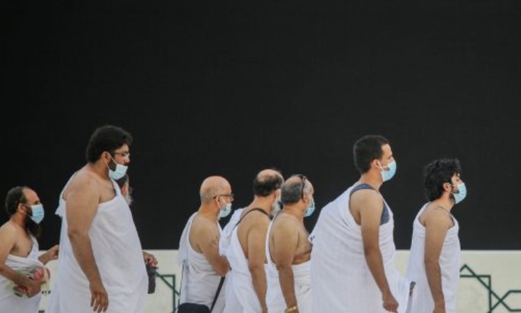 Berdzikir saat umroh, Sumber: bpkh.go.id