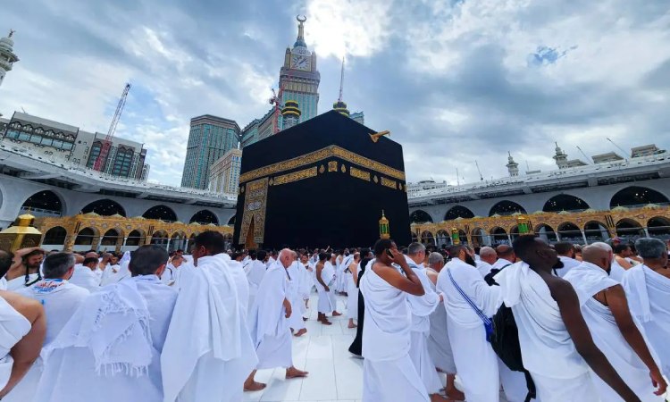 Umroh di akhir Ramadhan, Sumber: middleeastmonitor.com