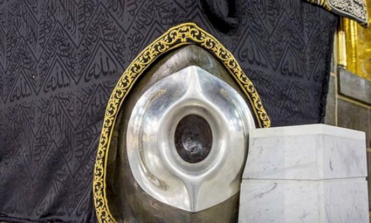Batu hajar aswad, Sumber: rakyatku.com