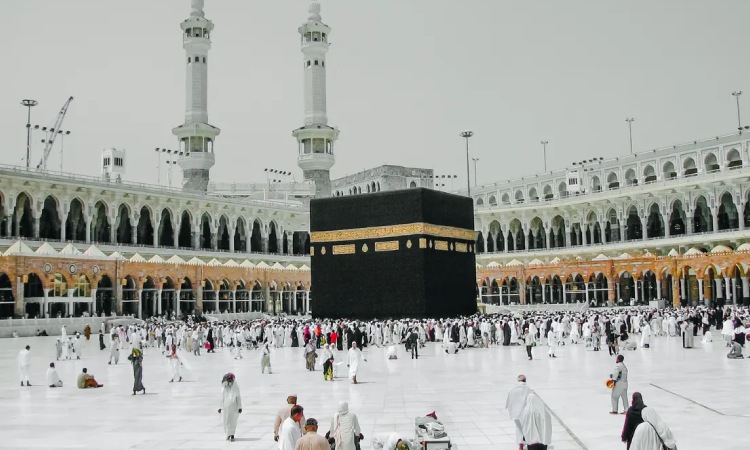 Mewakili orang lain untuk menjalankan umroh, Sumber: bola.com