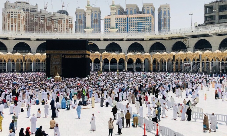 Pentingnya melakukan thawaf, Sumber: umrahbandung.id