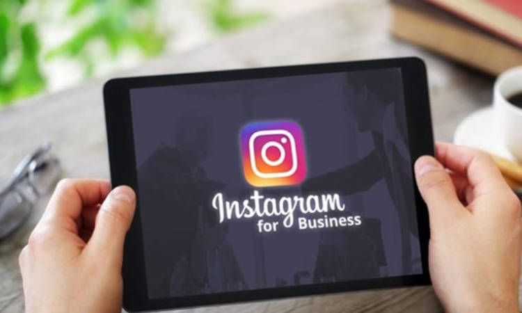 Menggunakan instagram marketing untuk bisnis travel umroh, Sumber: techfunnel.com
