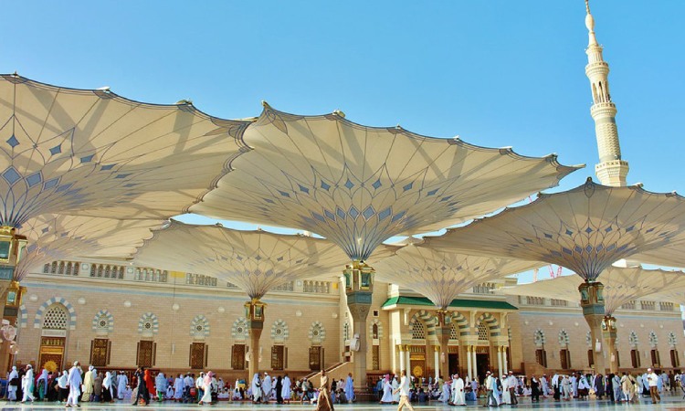 Umroh awal musim, Sumber: pakemtours.co.id