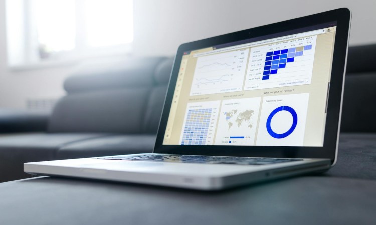 Mengelola database, Sumber: pexels.com