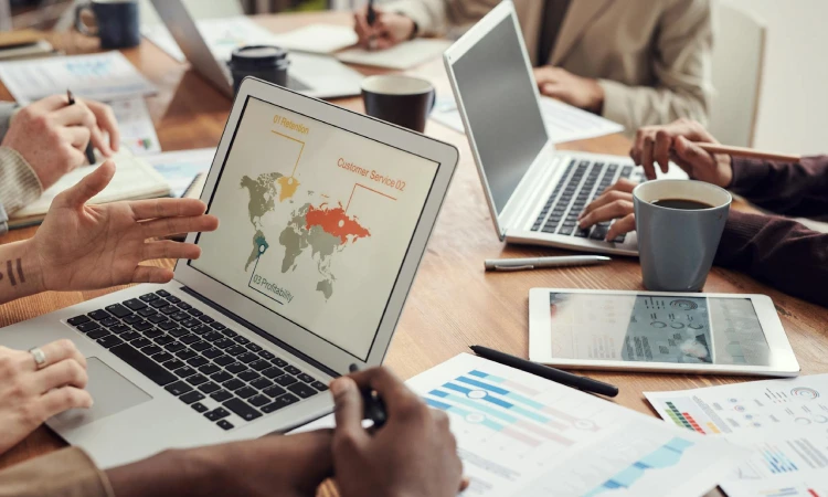 Menerapkan strategi omnichannel, Sumber: pexels.com