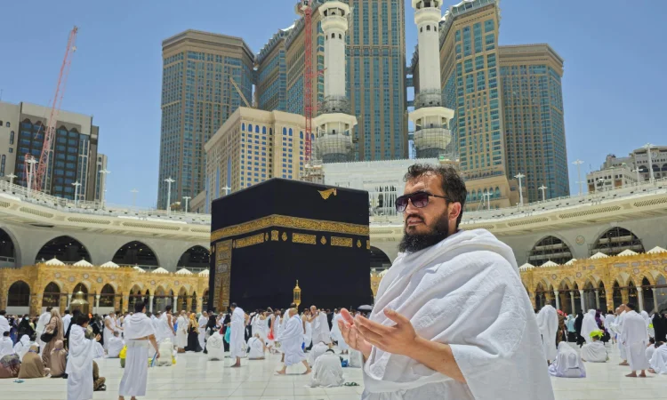 Tour leader umroh, Sumber: pexels.com